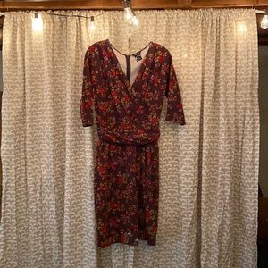 Beautiful rose floral print dress on brown  J.Peterman size 6